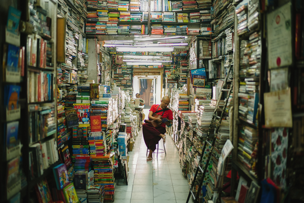 Dzongsar Khyentse Rinpoche in Bookstore